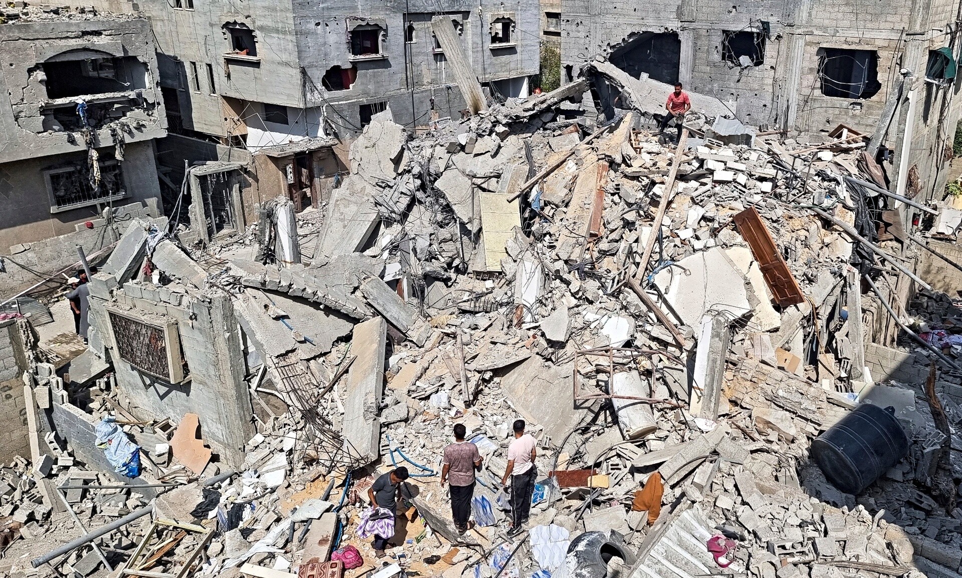 Βομβαρδισμών συνέχεια στη Ράφα – Διπλωματικός «πυρετός» στο Κάιρο για την επίτευξη εκεχειρίας