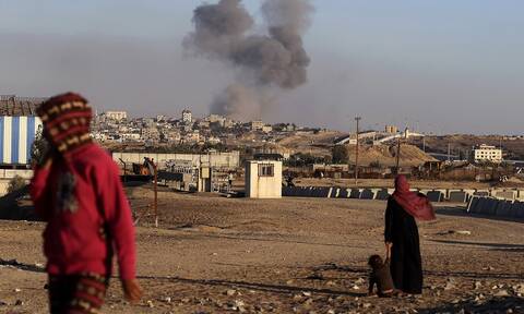 Διπλωματικός πυρετός για την επίτευξη εκεχειρίας στη Γάζα – Συνεχίζει τους βομβαρδισμούς το Ισραήλ