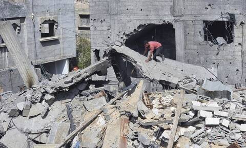 Σφοδροί βομβαρδισμοί στη Γάζα - «Τελευταία ευκαιρία» για την ειρήνη στο Κάιρο