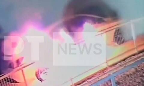 Θεσσαλονίκη: Βίντεο-ντοκουμέντο από τη στιγμή που εμπρηστής βάζει φωτιά σε αυτοκίνητο στο Λαγκαδά