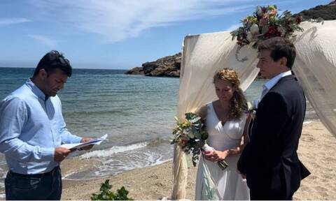 Κρήτη: Παντρεύτηκαν στην ίδια παραλία που γνωρίστηκαν πριν 7 χρόνια!