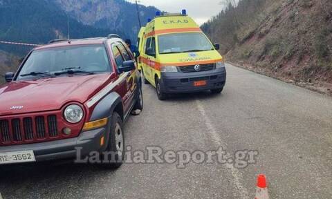 Ευρυτανία: Ζευγάρι έχασε τον έλεγχο αυτοκινήτου και έπεσε... σε γκρεμό 60 μέτρων