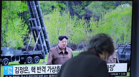 Βόρεια Κορέα: Ο Κιμ Γιονγκ Ουν επιθεώρησε συστήματα πολλαπλών εκτοξευτών πυραύλων