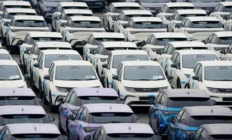Οι ΗΠΑ επιβάλλουν δασμό 100% στις κινεζικές εισαγωγές ηλεκτρικών οχημάτων