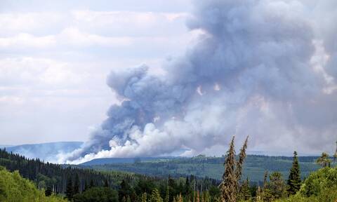 Σαρωτικές πυρκαγιές στον Καναδά - Χιλιάδες πολίτες απομακρύνονται εσπευσμένα από τα σπίτια τους