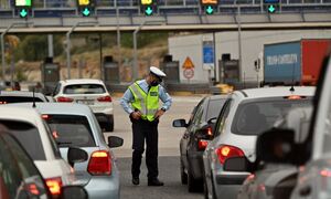 Σαρωτικοί έλεγχοι στους παράνομους οδηγούς από την ΑΑΔΕ: Ποιους αφορά – Μεγάλα τα πρόστιμα