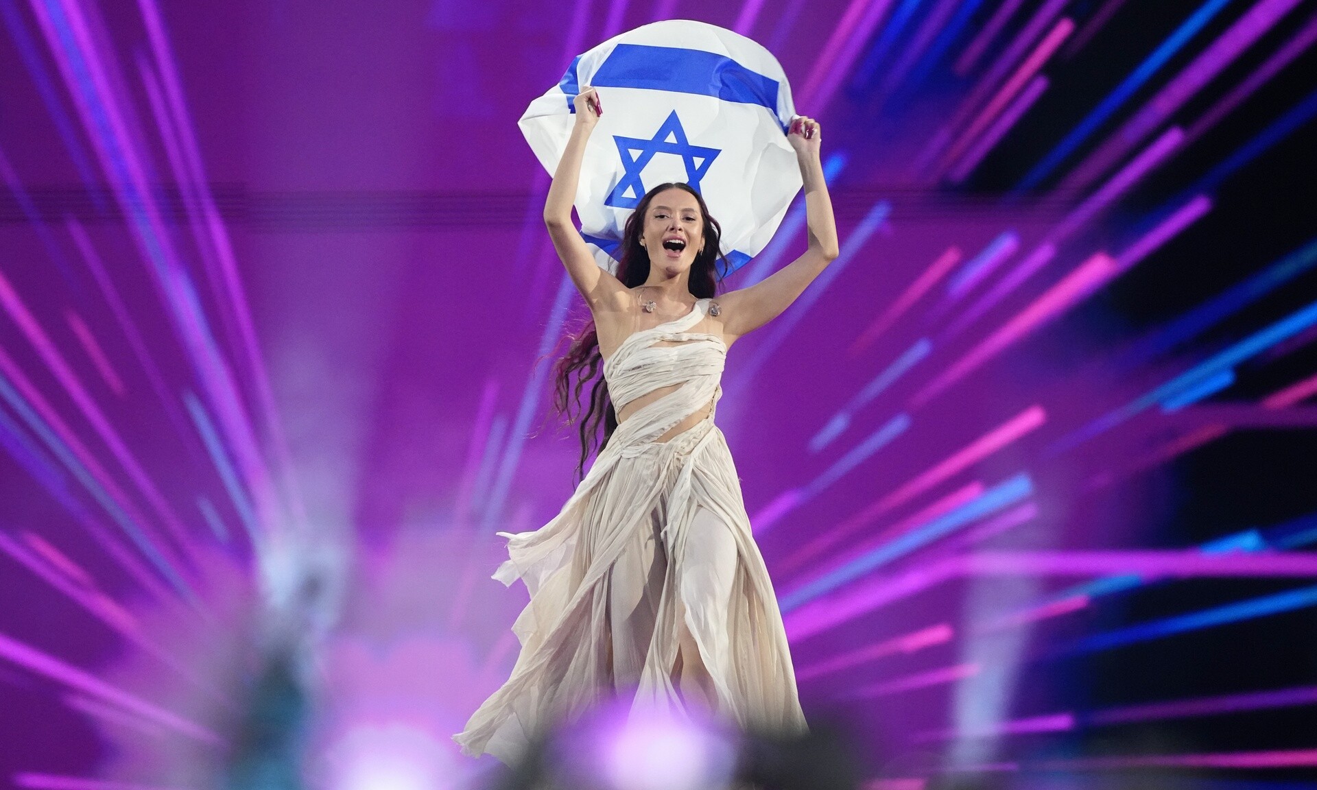 Eurovision: «Λύγισε» η Ισραηλινή κατά την επιστροφή της - Το μήνυμα για τους ομήρους της χώρας της
