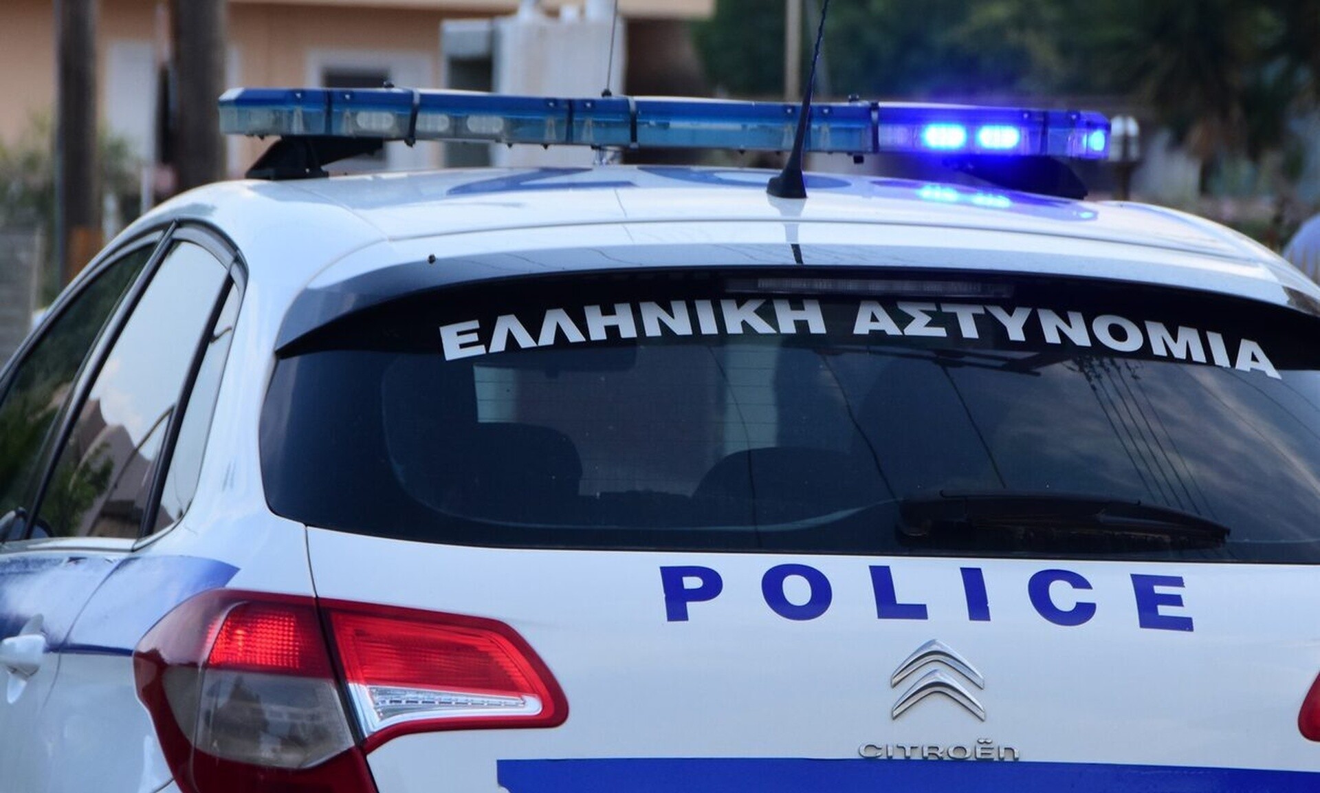 Κρήτη: Ανήλικοι έκλεψαν 20 μπουκάλια αλκοόλ από σουπερμάρκετ - Χειροπέδες και στις μητέρες τους