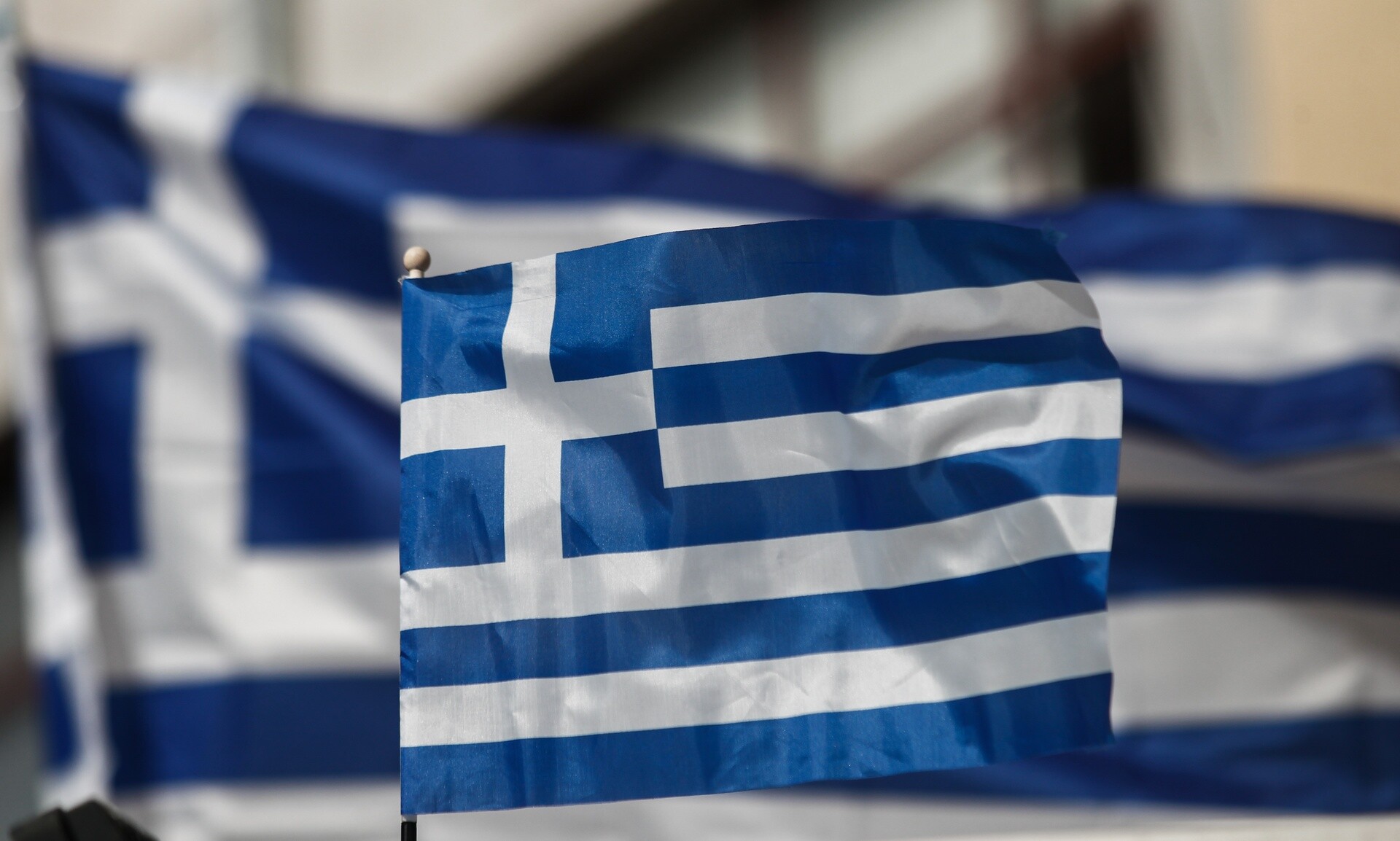 Στην Αλεξανδρούπολη κυματίζει η μεγαλύτερη ελληνική σημαία