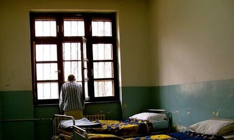 Νέο ευρω-ράπισμα στα Σκόπια: Αλυσοδένουν τους ασθενείς στα ψυχιατρεία, βασανίζουν τους κρατούμενους!