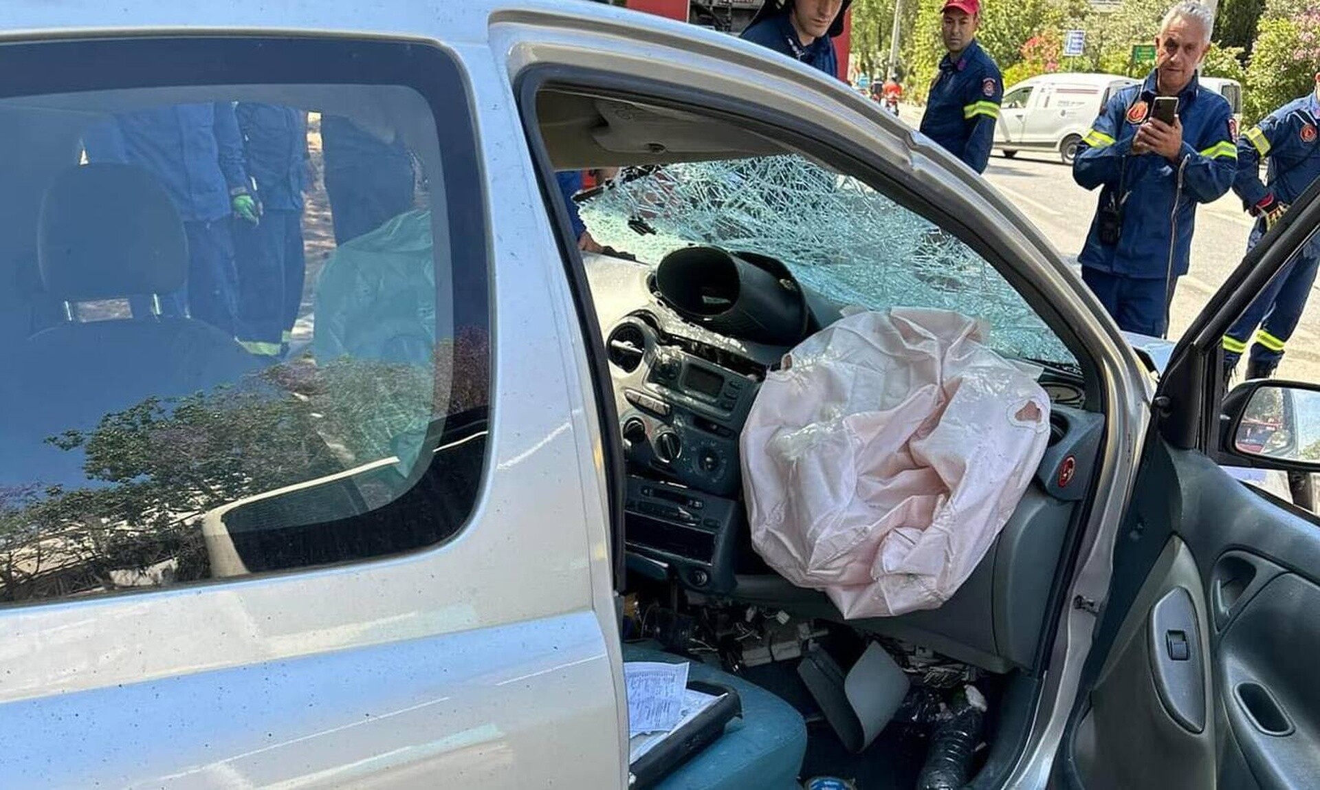 Τροχαίο δυστύχημα στο Καβούρι - Νεκρός ένας 37χρονος οδηγός (pics)