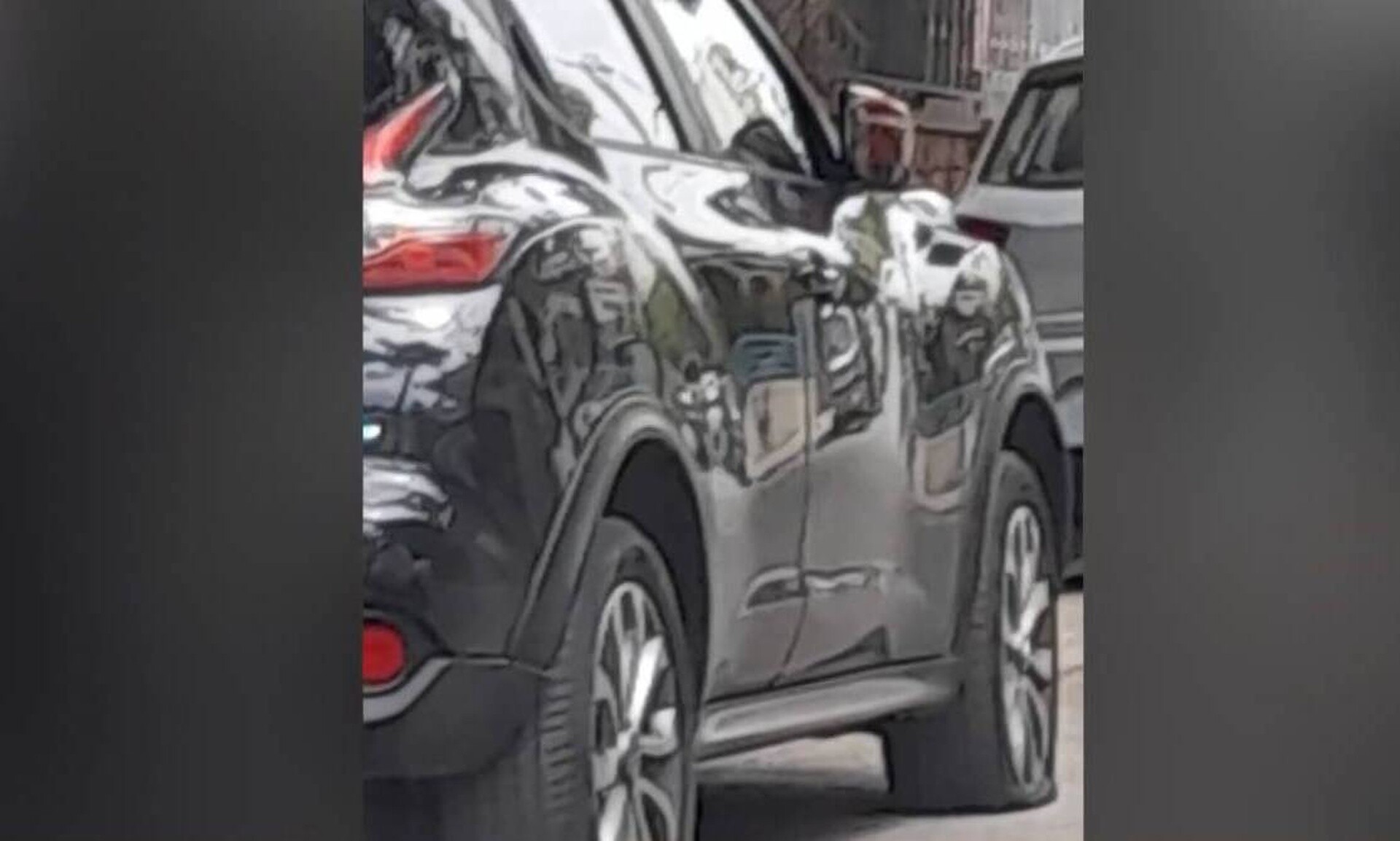 Παλαιό Φάληρο: Δράστης έσκασε τα λάστιχα 30 μαύρων αυτοκινήτων