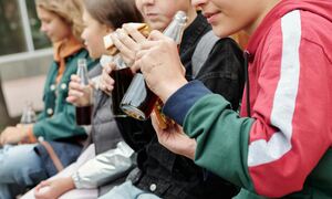 Λαμία: Μαζική τροφική δηλητηρίαση μαθητών από σχολικά γεύματα – «Το παιδί διπλώθηκε από τους πόνους»
