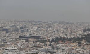 Καιρός: Aφρικανική σκόνη και λασποβροχή «πνίγουν» την Ελλάδα - Δείτε LIVE την πορεία του φαινομένου