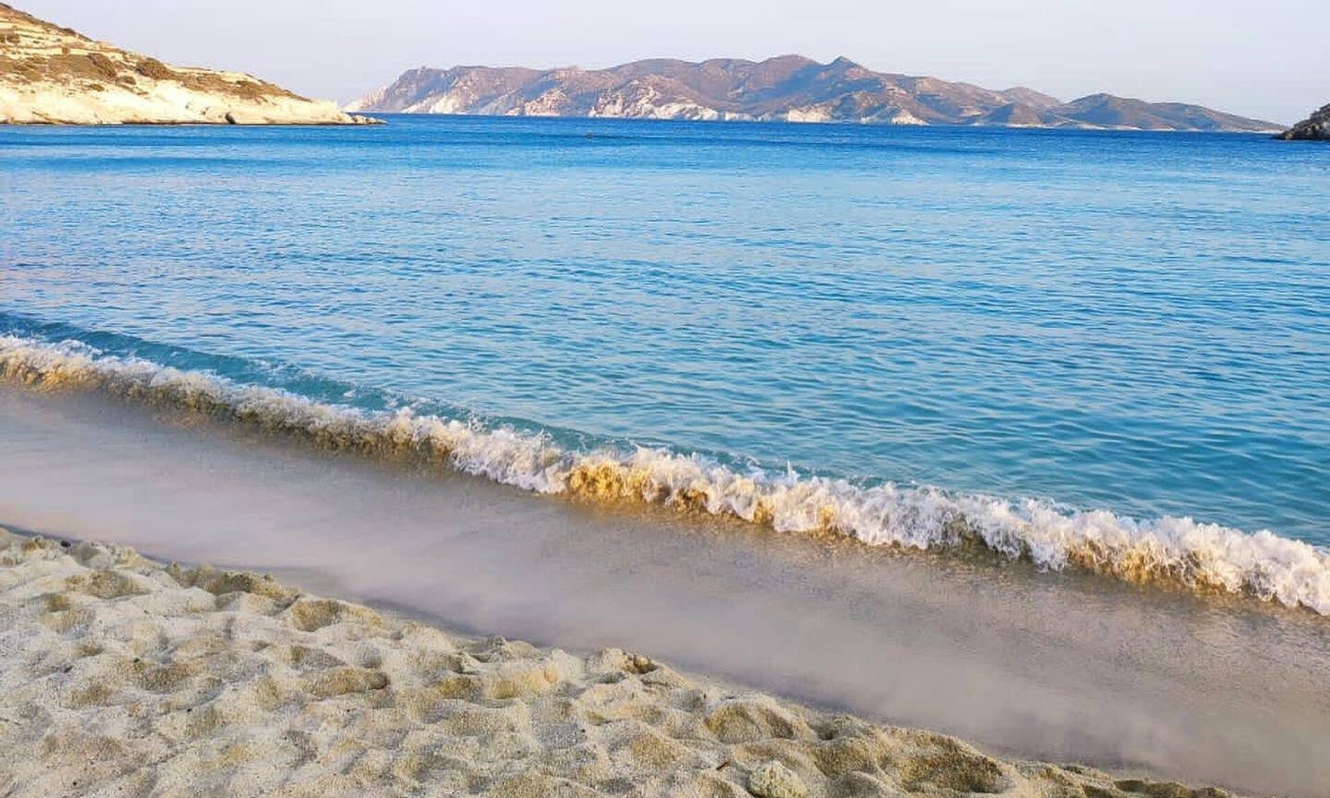 Η πιο καθαρή παραλία για το 2024 παγκοσμίως είναι στις Κυκλάδες