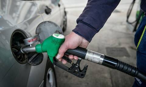 Καύσιμα: Πού και πότε μπαίνει «χαράτσι» 10 λεπτών στη βενζίνη