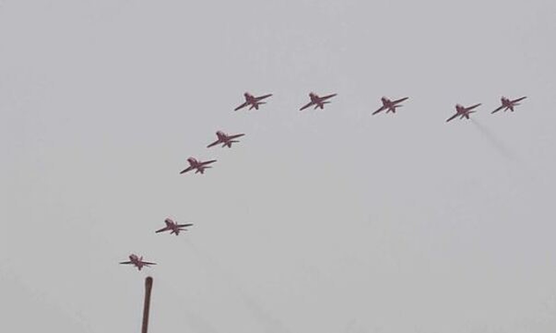 Αεροπορική επίδειξη των «Red Arrows» στο Φλοίσβo - Βίντεο από τις πτήσεις