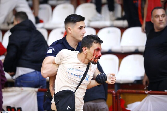 Έχασε τον έλεγχο ο Τρελομιχάλης: Σοβαρά επεισόδια στην Καισαριανή σε αγώνα μπάσκετ – Σκληρές εικόνες