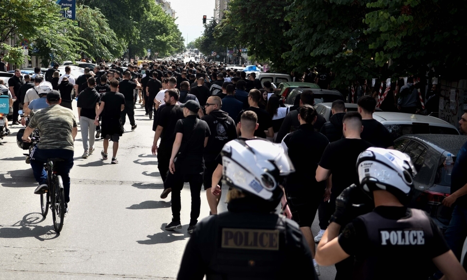 Θεσσαλονίκη: Πορεία χιλιάδων οπαδών του ΠΑΟΚ - Ισχυρές αστυνομικές δυνάμεις σε όλη την πόλη (pics)