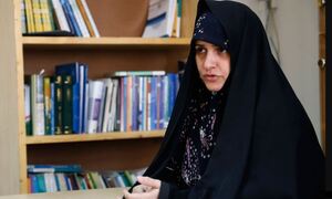 Iράν: Ποια είναι η χήρα του προέδρου Ραΐσι - Η διανοούμενη με το τσαντόρ
