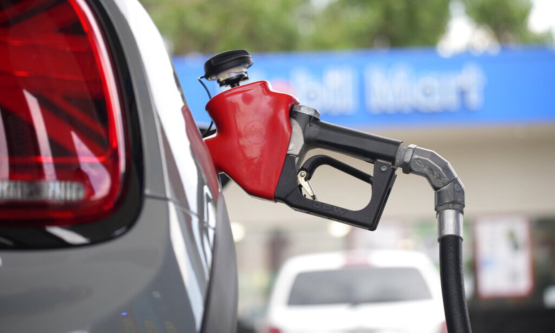 Καύσιμα: Νέο χαράτσι θα έρθει για να μείνει – Πότε θα σημειώσει άνοδο 10 λεπτά η τιμή στη βενζίνη