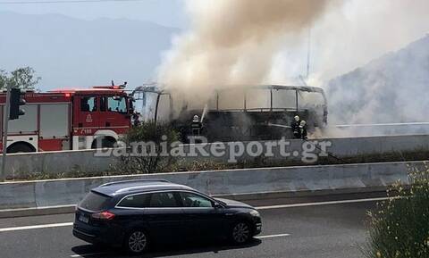 Στυλίδα: Λεωφορείο πήρε φωτιά - Σώοι οι επιβάτες