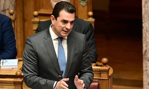 Βουλή: Αντιπαράθεση για την ακρίβεια – «Τα μέτρα έχουν φέρει απτά αποτελέσματα», λέει ο Σκρέκας