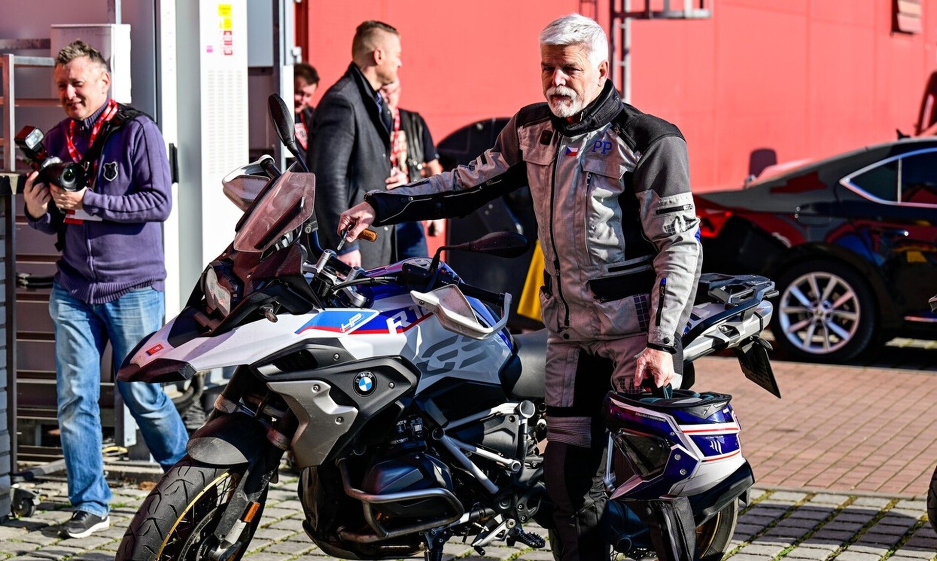 Τσεχία: Ο πρόεδρος Πάβελ θα παραμείνει στο νοσοκομείο έπειτα από το ατύχημα με τη μοτοσικλέτα