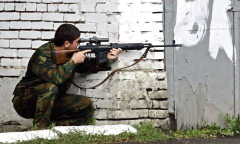 Ρωσία: Μαθητές μαθαίνουν να χειρίζονται όπλα - Επανήλθε το μάθημα μετά τον πόλεμο στην Ουκρανία