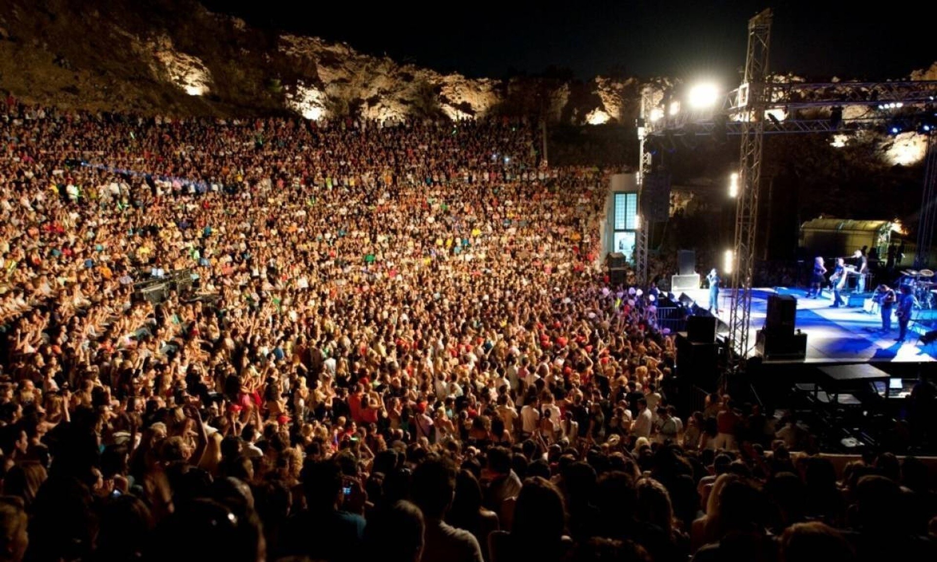 Φεστιβάλ στη Σκιά των Βράχων 2024: Συναυλίες, θέατρο χορός - To πρόγραμμα των εκδηλώσεων