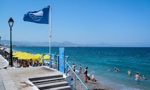 «Γαλάζια Σημαία»: Δεύτερη θέση στον κόσμο για την Ελλάδα με 652 βραβευμένες παραλίες