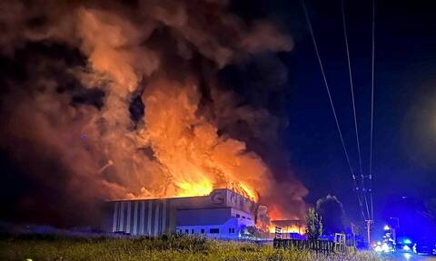 Λαμία: Από πρόθεση η φωτιά στο εργοστάσιο τροφιμών