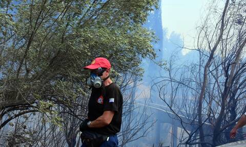 Φωτιά στον Ασπρόπυργο: Υπό μερικό έλεγχο, συνεχίζεται η μάχη με τις φλόγες