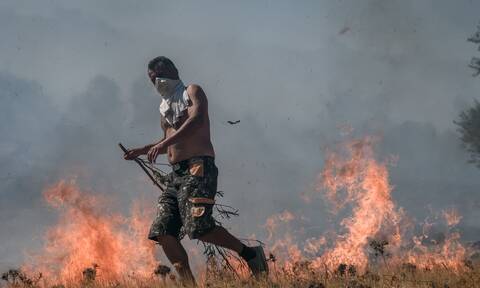 Φωτιά τώρα στην Κερατέα - Μήνυμα από το 112 για απομάκρυνση κατοίκων