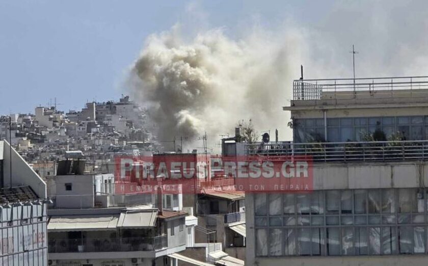 Μεγάλη φωτιά στο κέντρο του Πειραιά - Ανησυχία για εγκλωβισμένους