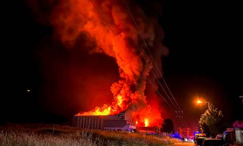 Οι στάχτες έβγαλαν πόρισμα και «έδειξαν» ύποπτο για την φωτιά στο εργοστάσιο στη Λαμία