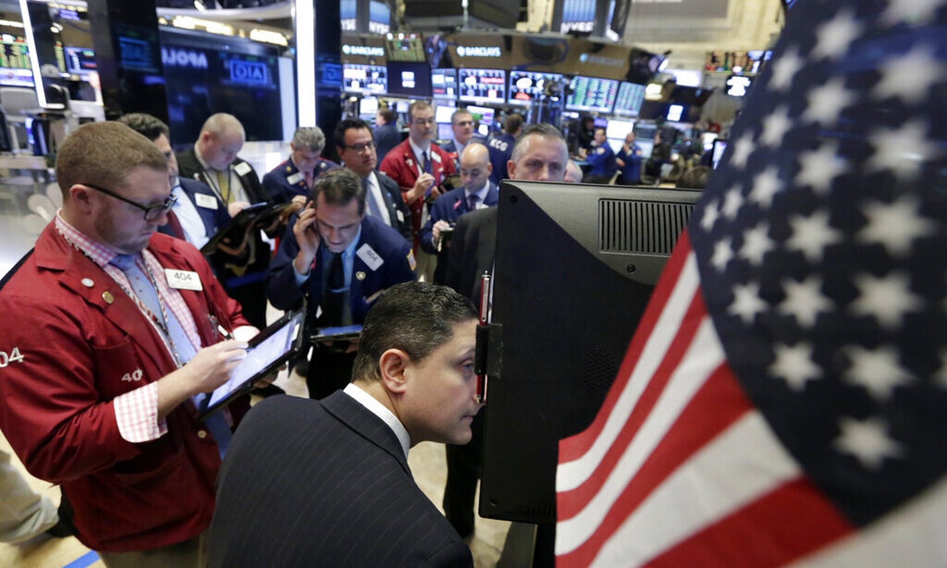 Wall Street: Ιστορικό ρεκόρ σημείωσε ο Nasdaq – Ξεπέρασε τις 17.000 μονάδες