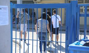 Από γνωστό φαρσέρ τα mail για βόμβες σε σχολεία της Αττικής - Μηνύματα «καρμπόν» και στην Κύπρο