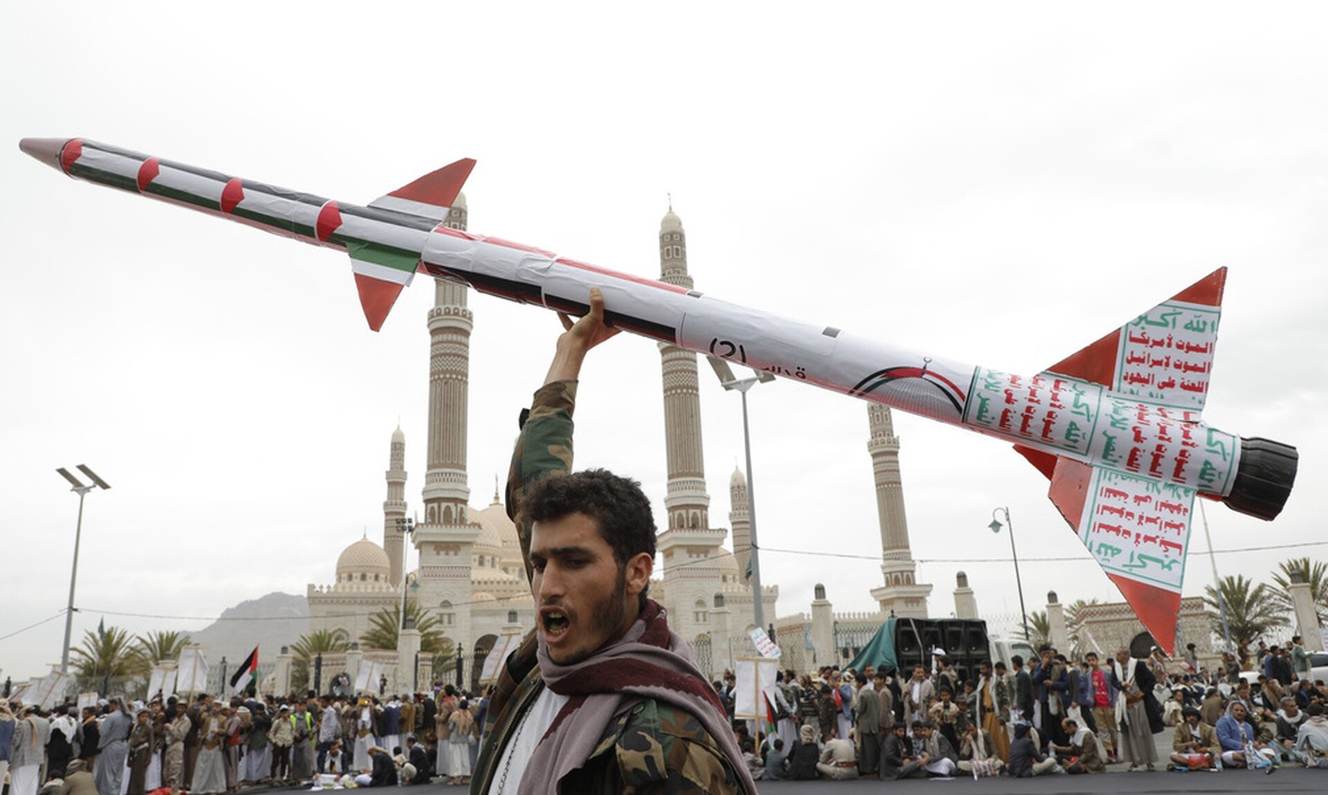 Ιράν: Οι Χούθι έχουν στην κατοχή τους βαλλιστικό πύραυλο που εκτοξεύεται από τη θάλασσα