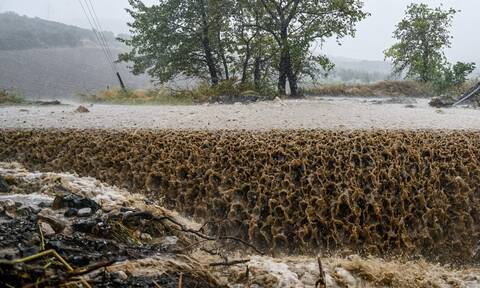 Κατακλυσμός στην Ξάνθη: Ισχυρές βροχές και χαλαζοπτώσεις έπληξαν το κέντρο - Καταστροφές σε χωράφια