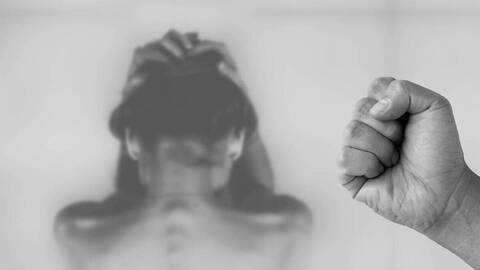 Χαϊδάρι: Άγρια κακοποίηση 20χρονης από τον πρώην σύντροφό της - Την έσερνε από τα μαλλιά στον δρόμο