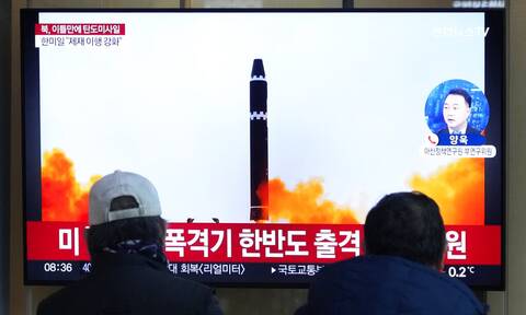 Συναγερμός στη Θάλασσα της Ιαπωνίας Η Βόρεια Κορέα εκτόξευσε δέκα βαλλιστικούς πυραύλους