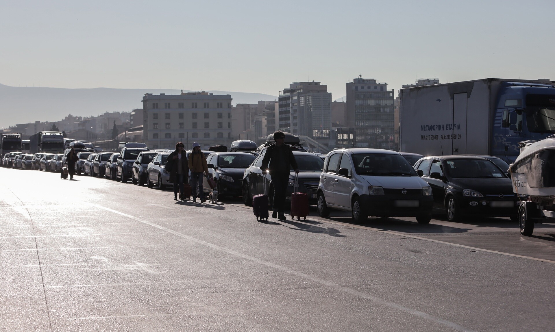 Κίνηση τώρα: Στο «κόκκινο» οι δρόμοι γύρω από το λιμάνι του Πειραιά