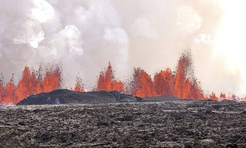 Συναγερμός στην Iσλανδία: Εξερράγη για πέμπτη φορά το ηφαίστειο Γκρίνταβικ - Εντυπωσιακές εικόνες