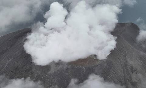 Ινδονησία: Νέα έκρηξη ηφαιστείου - Προειδοποιήσεις για ροές κρύας λάβας