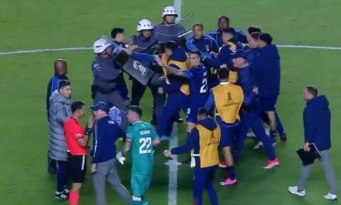 Copa Libertadores: Αστυνομικός στη Βραζιλία χτύπησε με ασπίδα ποδοσφαιριστή (vid)