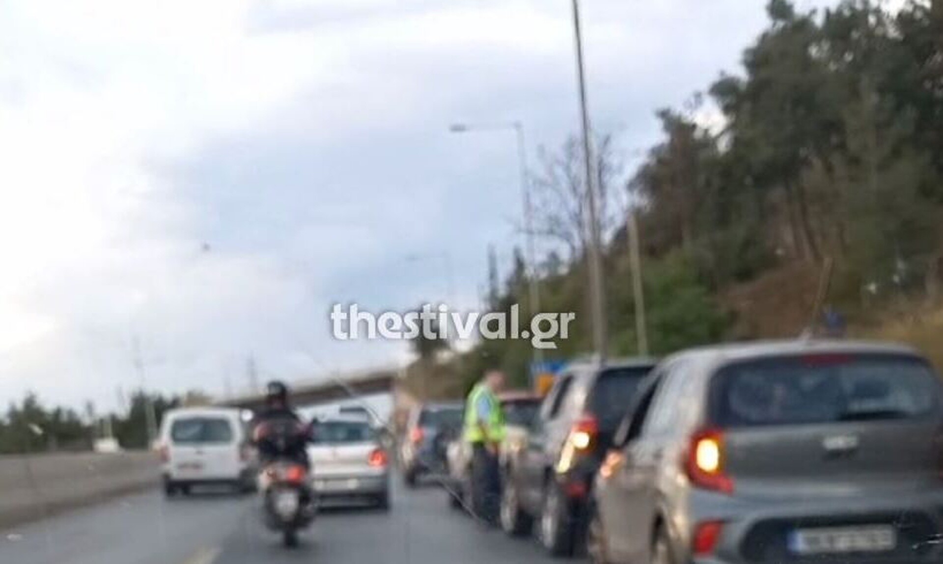 Θεσσαλονίκη: Καραμπόλα τεσσάρων οχημάτων και μποτιλιάρισμα στον Περιφερειακό