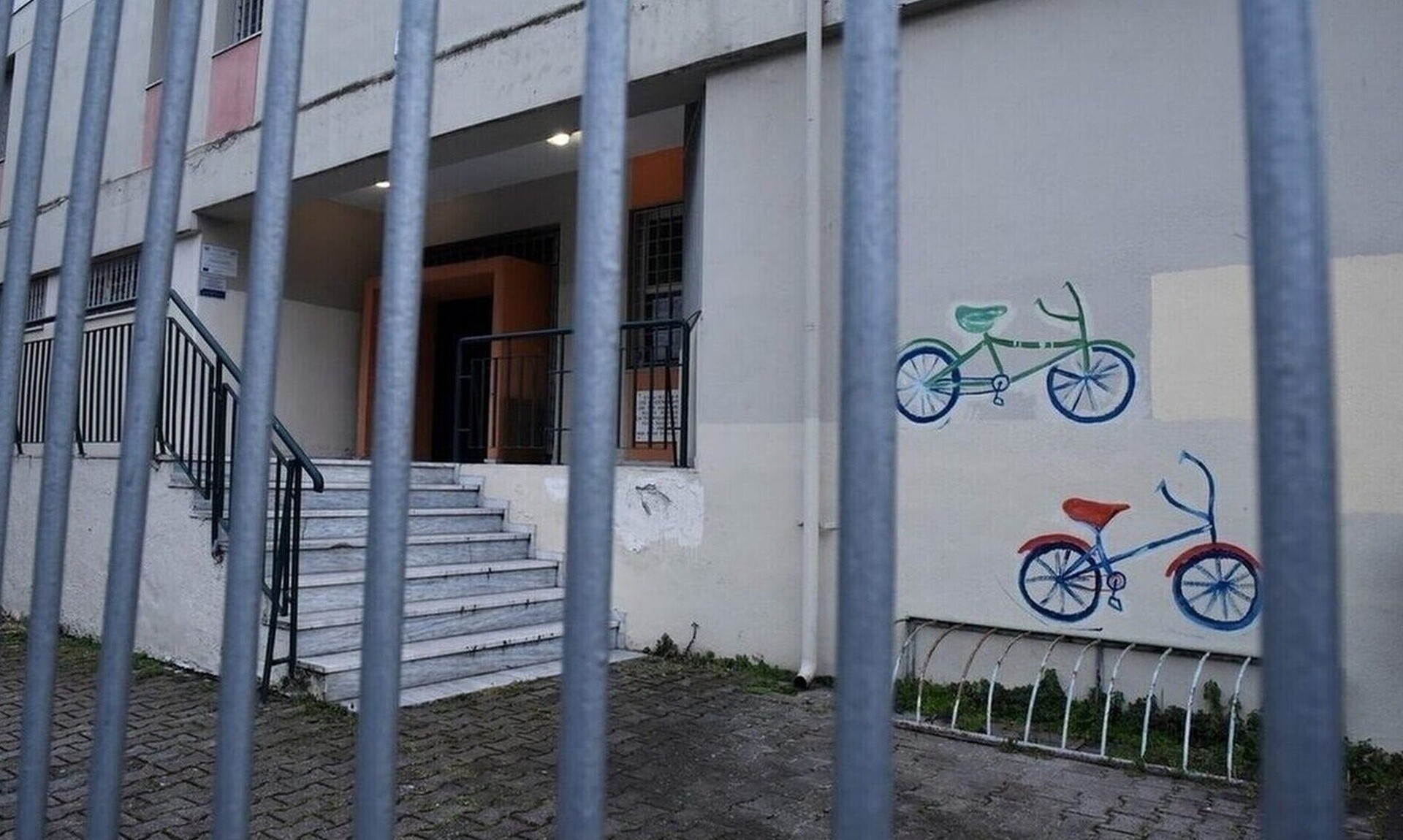Σέρρες: Κλειστό αύριο το Δημοτικό Σχολείο Προβατά - Αποκολλήθηκαν σοβάδες από τη οροφή αίθουσας