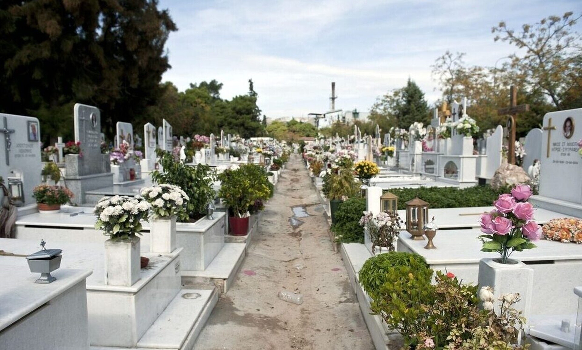Θεσσαλονίκη: Άγνωστος πυροβόλησε 50χρονο μέσα σε νεκροταφείο - «Δώσε τα λεφτά αλλιώς θα σε σκοτώσω»