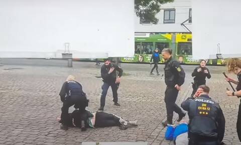 Επίθεση με μαχαίρι στη Γερμανία: Μάχη για τη ζωή του δίνει ο αστυνομικός που τραυματίστηκε
